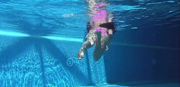 trendsJessica Lincoln hottest underwater girl